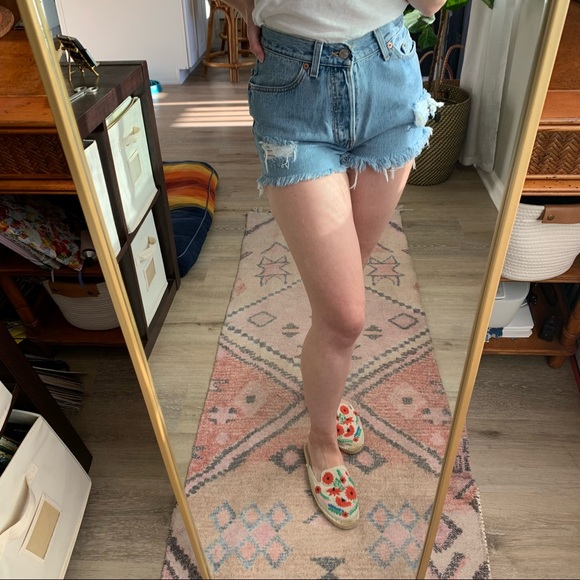 Levi’s | Vintage Distressed Cutoff Denim Shorts - Picture 2 of 8